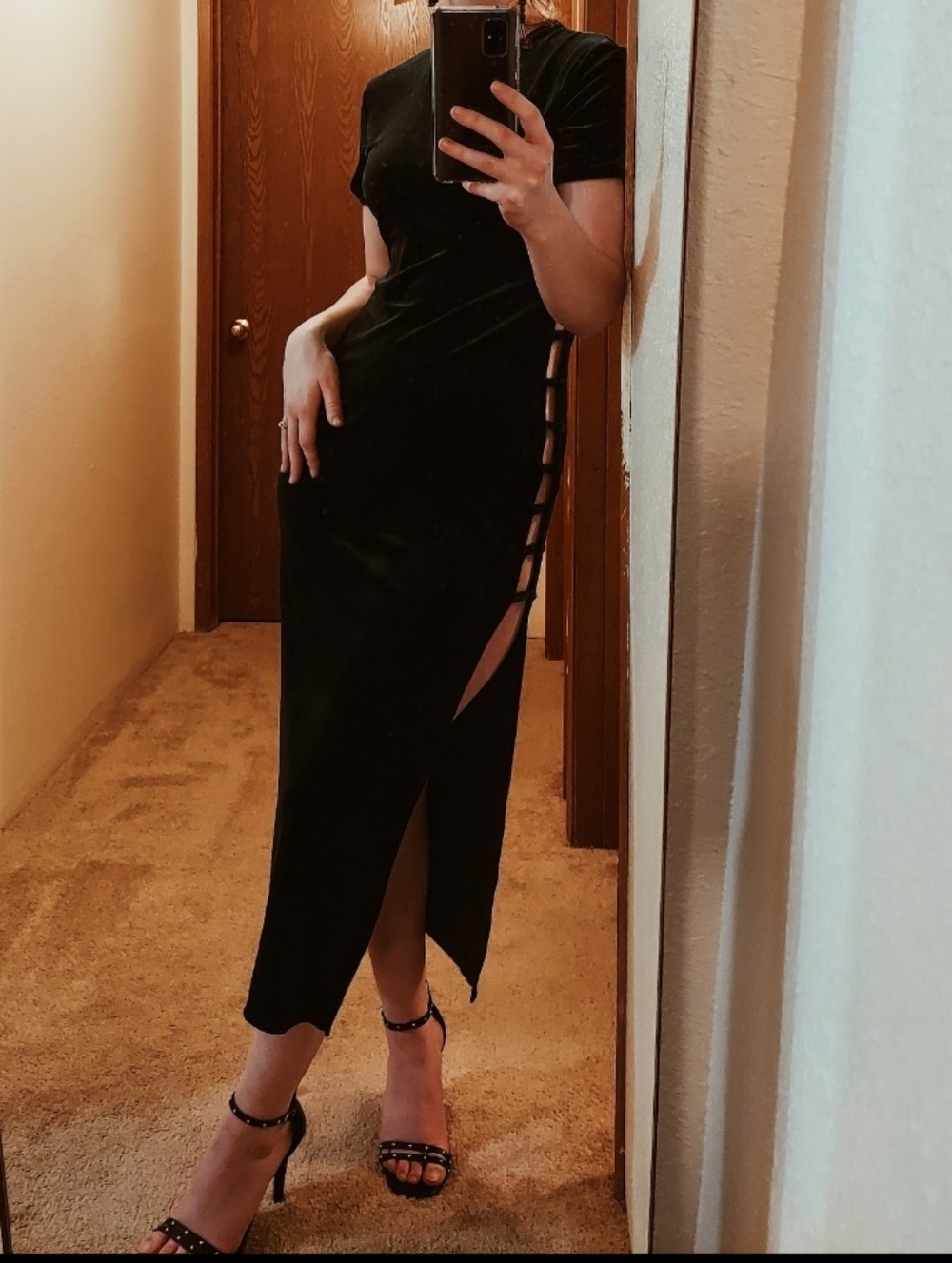 Short-Sleeve Velvet Maxi Dress with Side Slit Button Detail - Dark Green - Picture 2 of 14